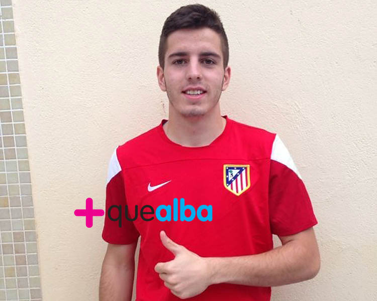 El guardameta Carlos Morales con la camiseta de su nuevo equipo el Atlético de Madrid