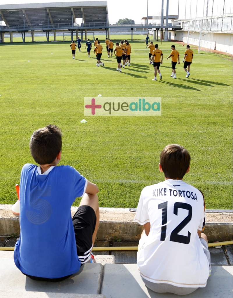 Algunos aficionados se han acercado al entrenamiento.