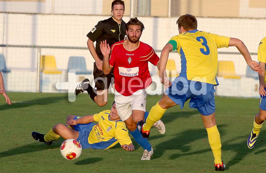 EL VILLARROBLEDO NO SE APIADA DE LA GINETA (1-4)