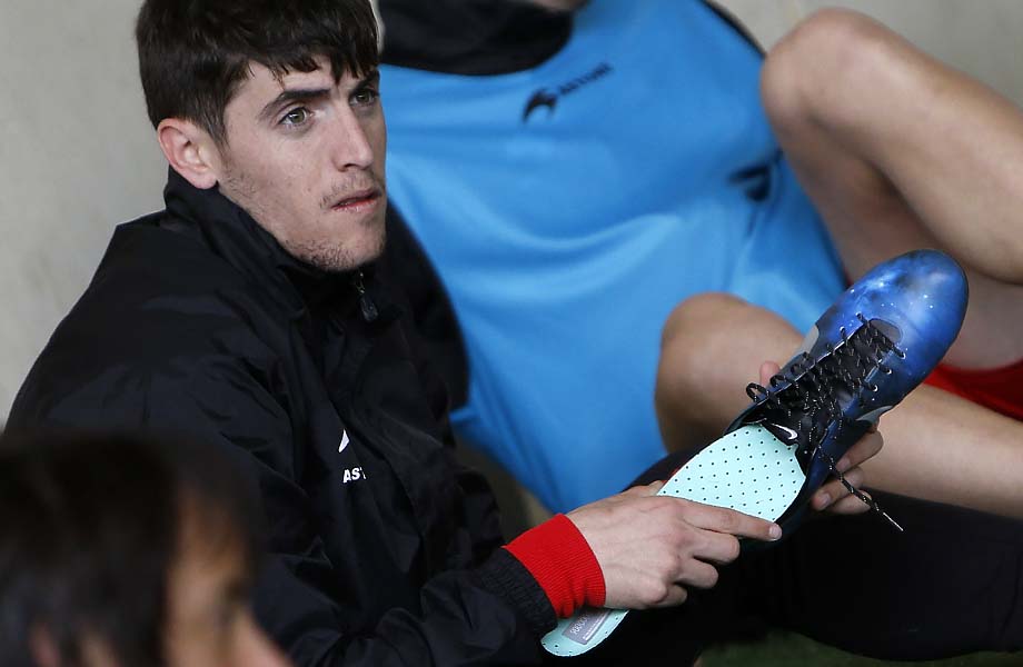 El jugador del Albacete Balompié, samu, ya ha recibido las zapatillas de la Asociación de Futbolistas, AFE