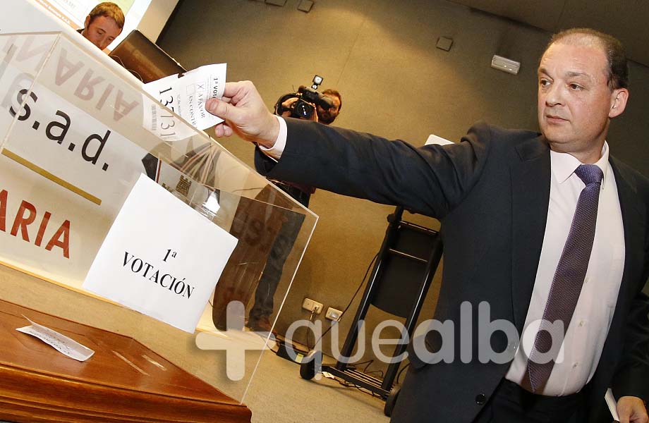 José Miguel Garrido presidente Albacete Balompié votando junta accionistas