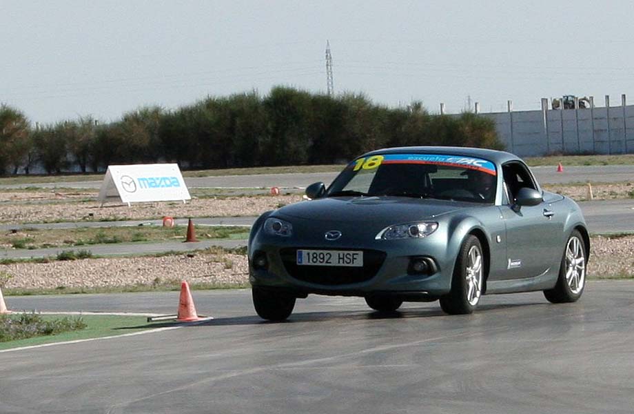 Los expertos del mundo del automóvil también se forman en la Escuela TAC del Circuito de Albacete 