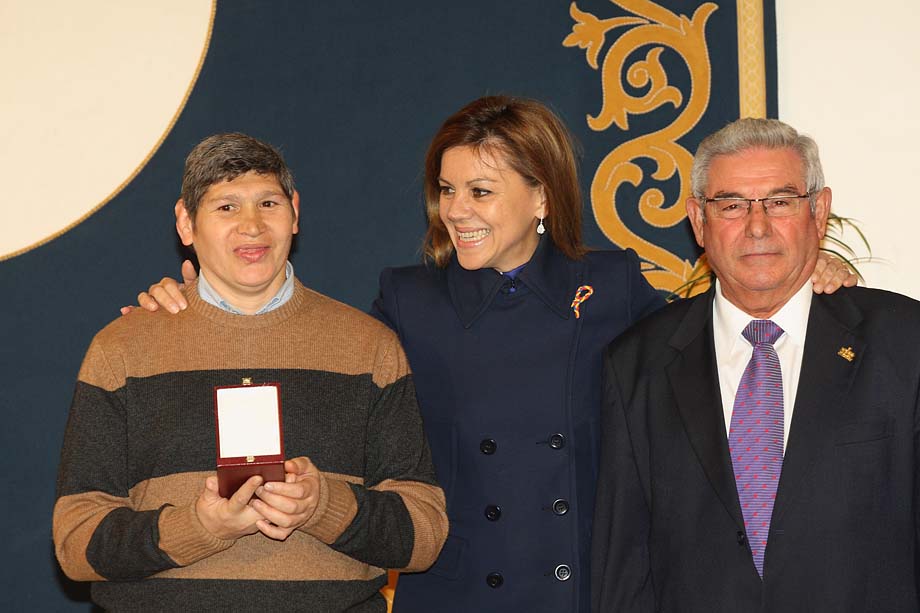 Presidenta-Cospedal-entrega-Medallas-Merito-Iniciativa-Social-02