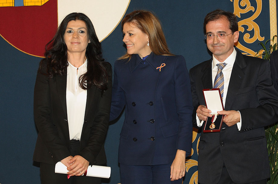 Presidenta-Cospedal-entrega-Medallas-Merito-Iniciativa-Social-06