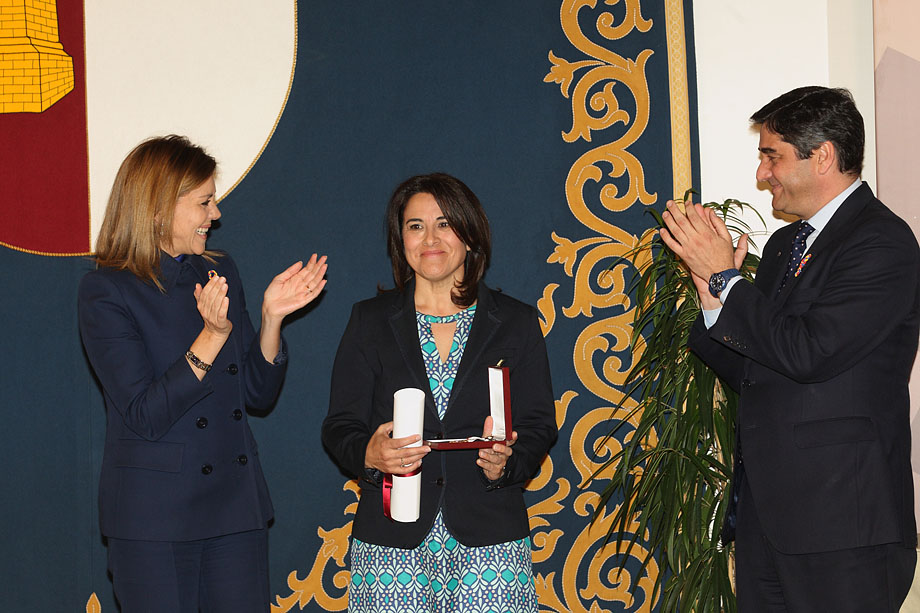 Presidenta-Cospedal-entrega-Medallas-Merito-Iniciativa-Social-08