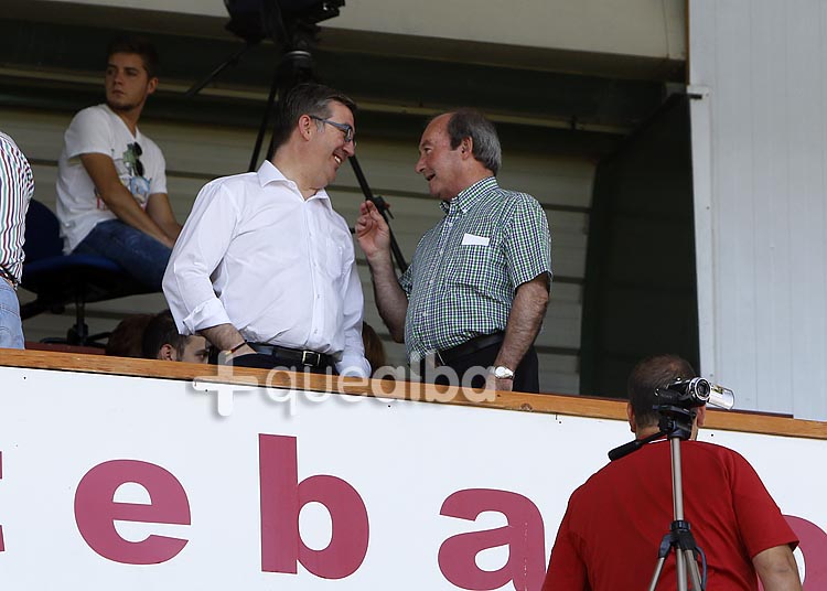 El ‘presidente’ del Funda, con Marín.- Al ‘presidente’ del Fundación Nexus, Paco el del Córner, le vimos en el palco con el consejero de Educación, Cultura y Deportes, Marcial Marín, siguiendo muy de cerca el encuentro y vibrando con la victoria.