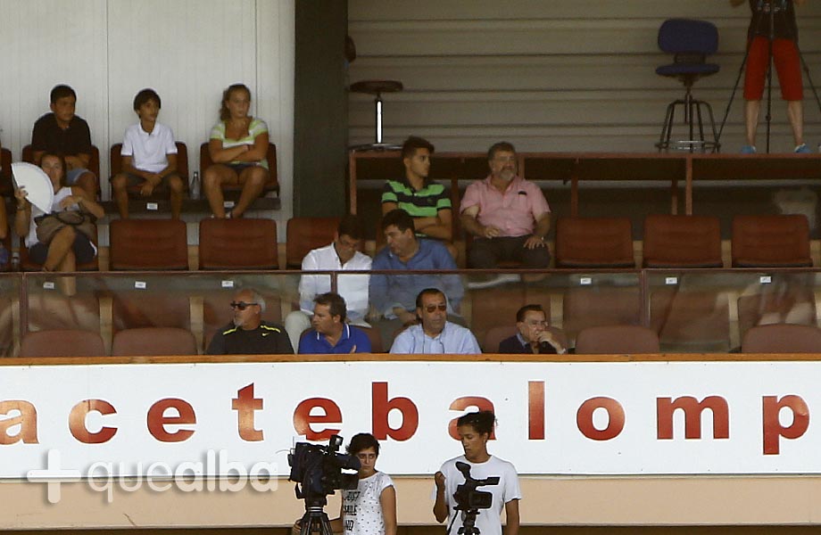 Palco estadio Carlos Belmonte en el amistoso Albacete-Levante