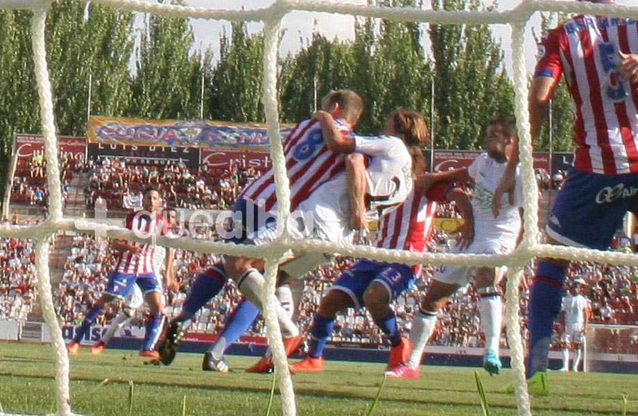 Claro que también había habido penalti sobre Gonzalo en el minuto 22 y el colegiado no señaló nada, como tampoco la posterior mano del Sporting.