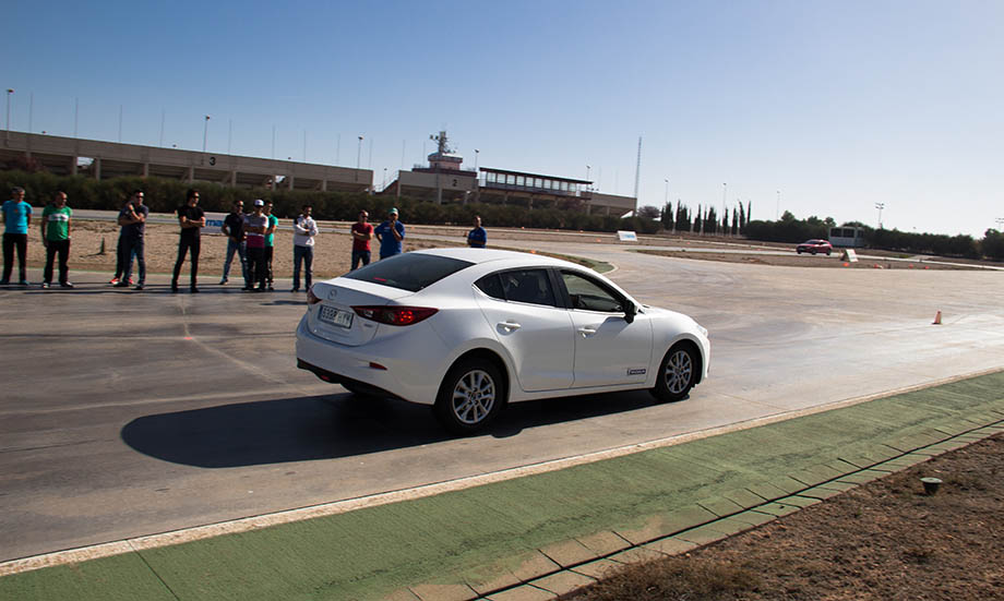 Mientras las obras del trazado siguen adelante y ya ofrecen un aspecto muy avanzado, hay tareas que no cesan en el Circuito de Albacete y una de ellas es la formativa. De ello se encarga Técnicas Automovilísticas de Conducción, la escuela de formación del trazado manchego que en los últimos días ha tenido intensas sesiones de trabajo.