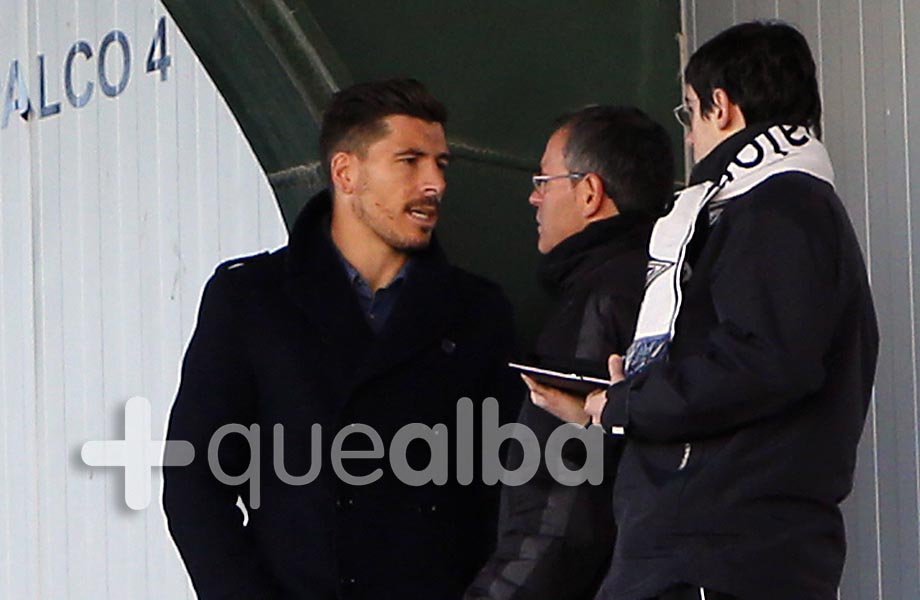 Agus presenciando el último partido del Albacete contra la Llagostera en el Carlos Belmonte