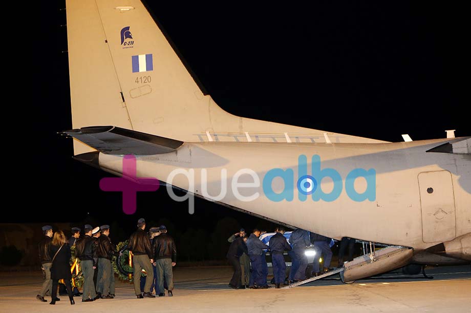entierro-pilotos-griegos-base-llanos_06