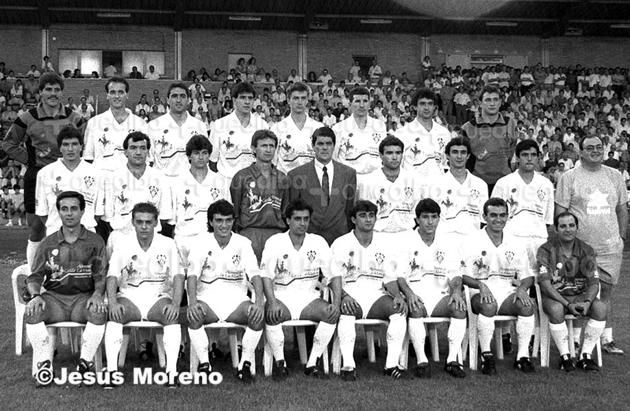David el utillero cumplía este domingo 25 años como trabajador del Albacete Balompié y desde MasqueAlba hemos querido rendirle nuestro particular homenaje en foto, con el deseo de seguir viéndole muchos años más repartiendo su buen humor por los campos de toda España y, cómo no, en su querido Belmonte.