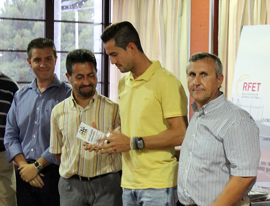 EL CLUB TENIS ALBACETE HOMENAJEO TAMBIEN AL TENISTA RODENSE EN SU 50 ANIVERSARIO