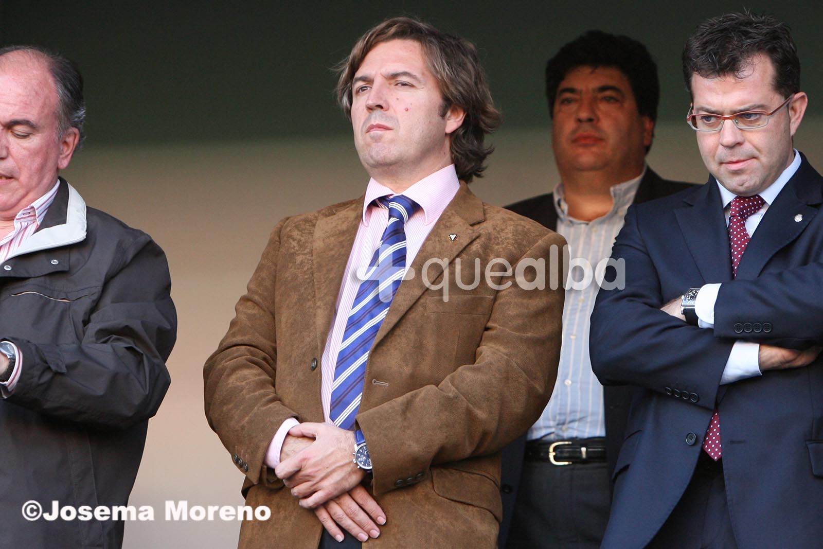 A Ubaldo González no le sentó nada bien que Carlos Parra, más tarde consejero del Alba y entonces verdadero oposición de Bandera Blanca, estuviera invitado por la directiva del Nástic en el palco del Nou Estadi de Tarragona