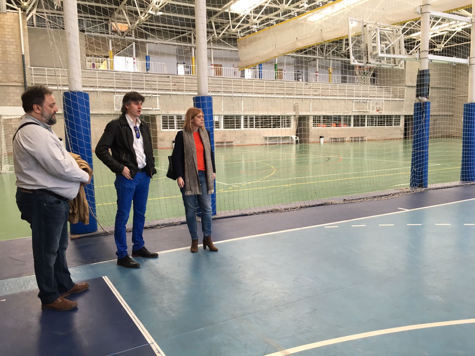 Javier Martínez, en el centro, en una visita con Ciudadanos.