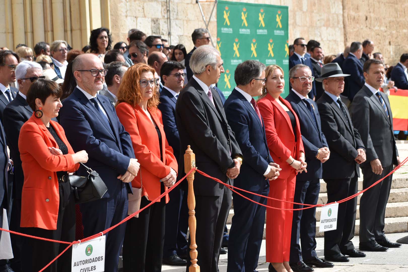 Diputados provinciales durante los actos conmemorativos del Día de la GC 3